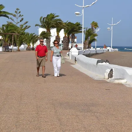 In Mit Sonniger Terrasse Und Meerblick * Playa Honda (Lanzarote)