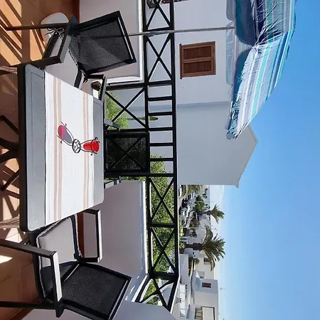 アパート In Mit Sonniger Terrasse Und Meerblick