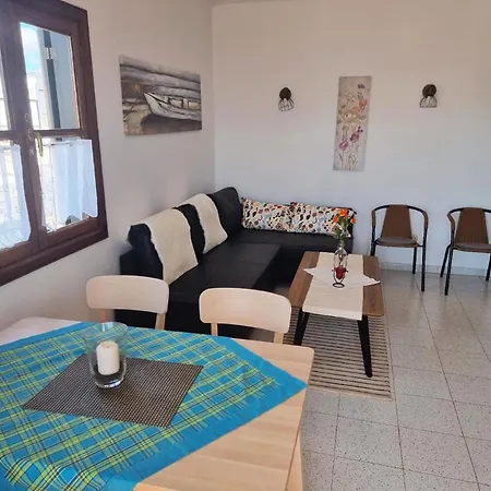 Apartment In Mit Sonniger Terrasse Und Meerblick